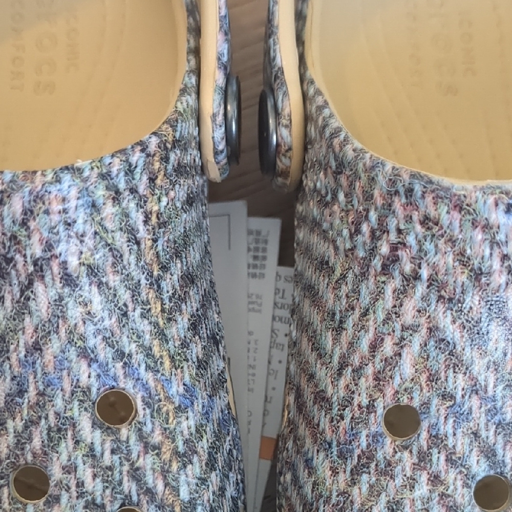 CROCS Chevron Pattern Tweed Pattern - Picture 6 of 8